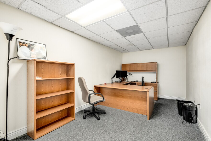 More Photos Of 902 E New Haven Ave, Melbourne Coworking Space