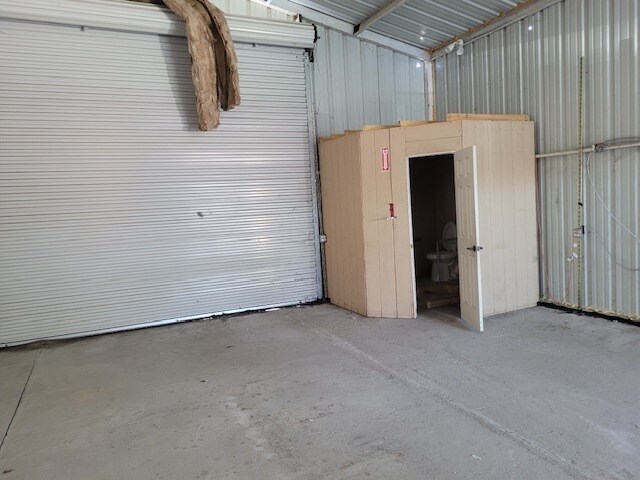 More Photos Of 217 Second St, Agua Dulce General Retail For Sale