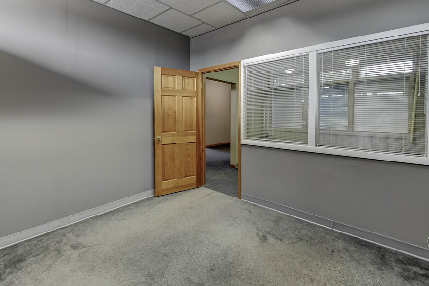 More Photos Of 4003 Pennsylvania Ave, Kansas City Office For Sale