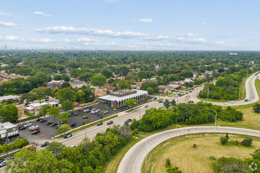 More Photos Of 7101 N Cicero Ave, Lincolnwood Office For Lease