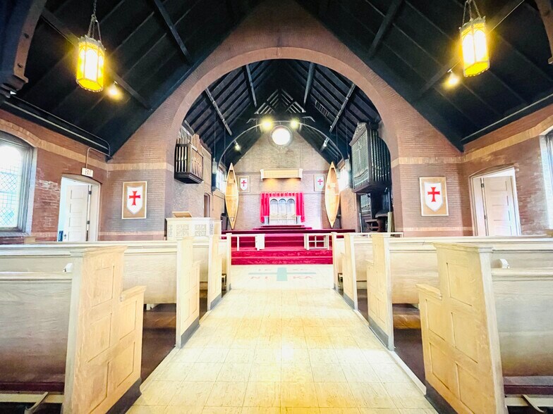 More Photos Of 1601 NE Madison Ave, Peoria Religious Facility For Sale