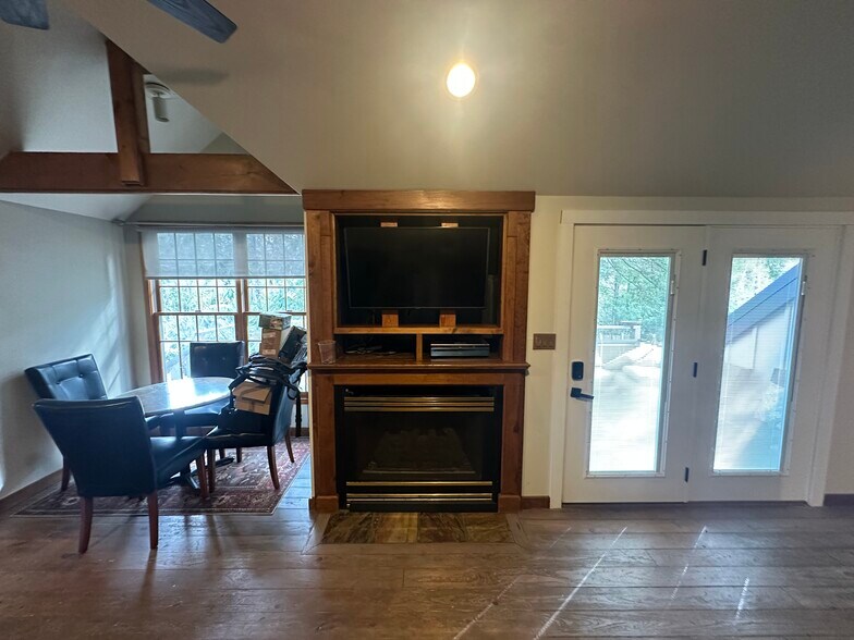 More Photos Of 430 Carolina Way, Highlands Flex For Sale