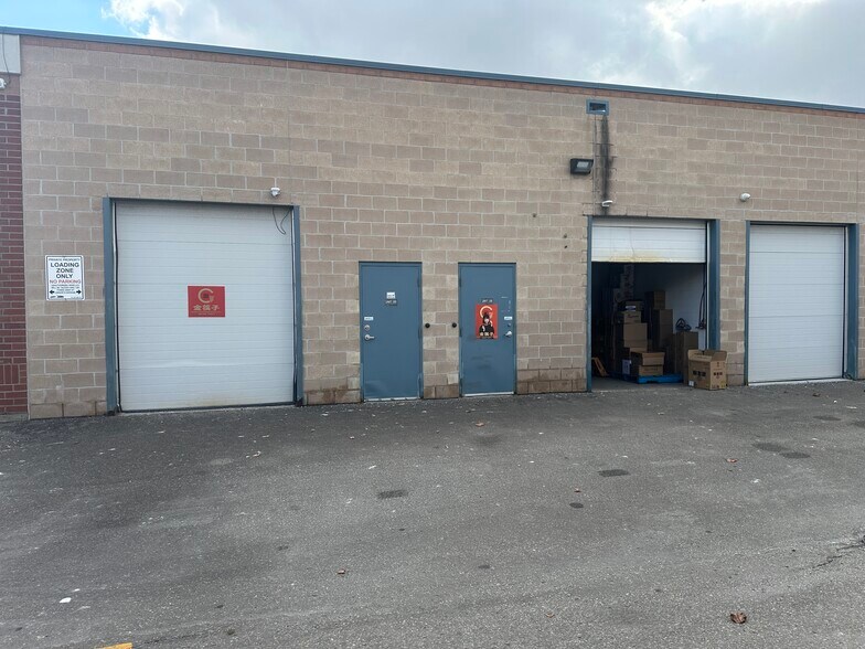 More Photos Of 21 Fairburn Dr, Markham Light Distribution For Sale