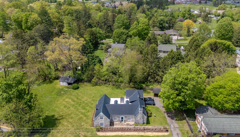 More Photos Of 8789 Seneca Trail South, Ronceverte Office For Sale