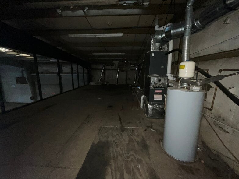 More Photos Of 2441 N Main St, East Point Service For Sale