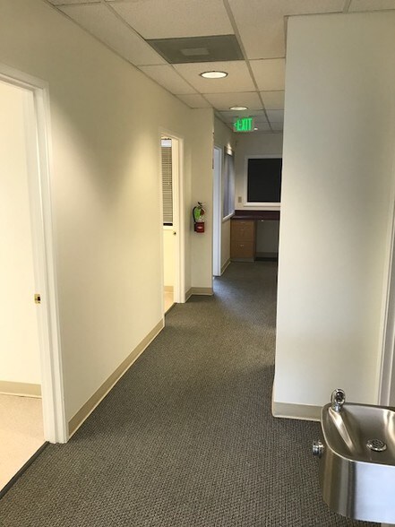 More Photos Of 17175 SW Tualatin Valley Hwy, Beaverton Medical For Lease