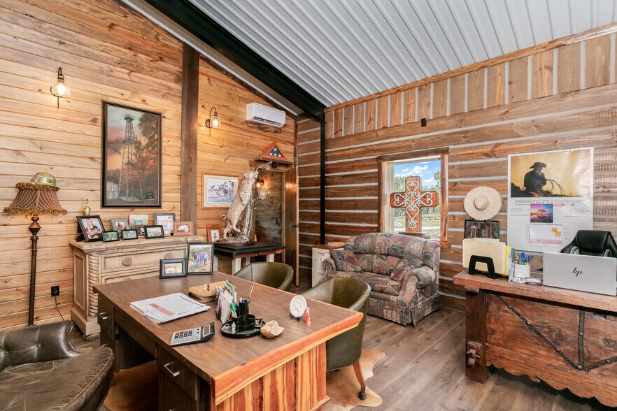 More Photos Of 100 Five Star Trl, Fredericksburg Hotel For Sale