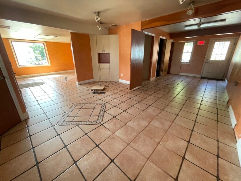 More Photos Of 59 E Main St, Sussex Storefront Retail Residential For Lease
