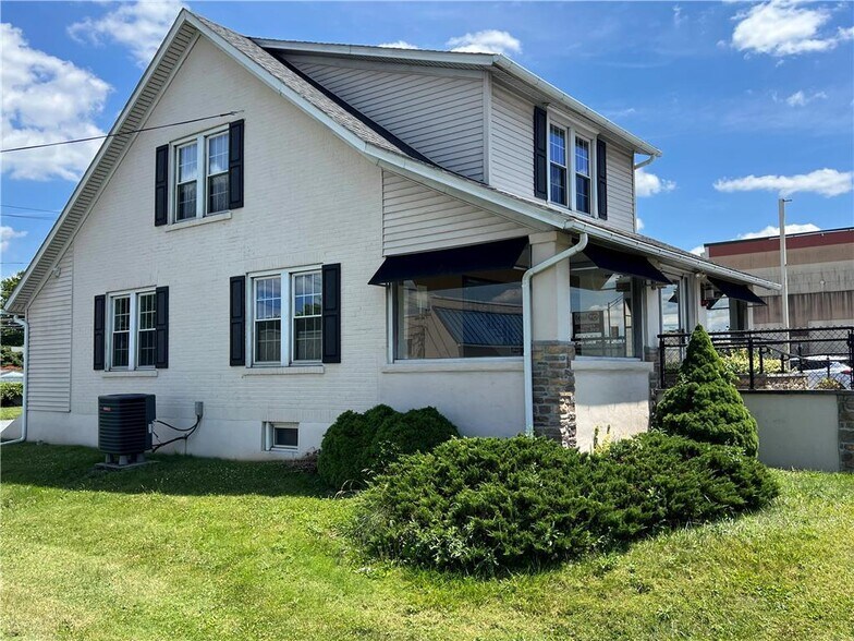 More Photos Of 2321 Macarthur Rd, Whitehall Freestanding For Lease