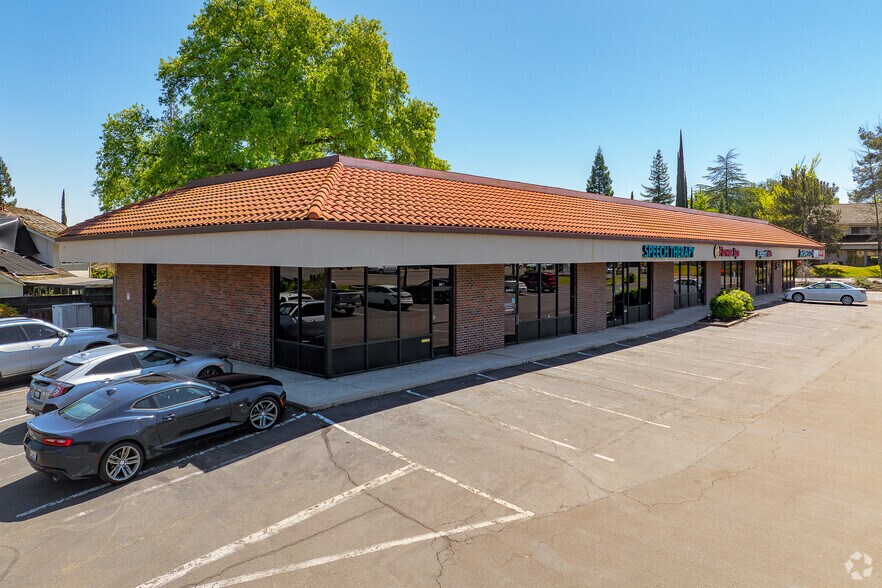 More Photos Of 5200-5252 Sunrise Blvd, Fair Oaks Unknown For Lease