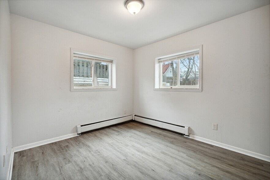 More Photos Of 645 E Jolly Rd, Lansing Apartments For Sale