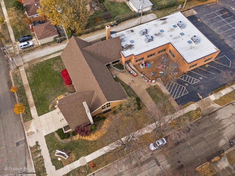 More Photos Of 9000 Kildare Ave, Skokie Specialty For Sale