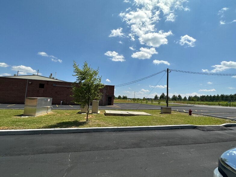 More Photos Of 119 Metrolina Dr, Shelby Manufacturing For Sale
