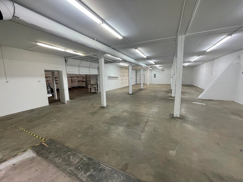 More Photos Of 1800 Richards Rd, Bellevue Warehouse For Sale