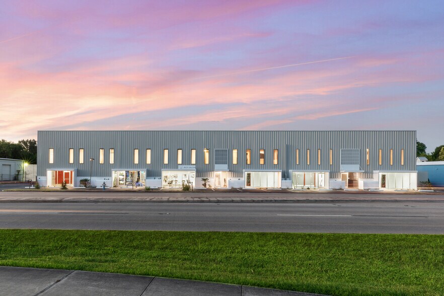 More Photos Of 1331 E Broadway St, Pearland Light Distribution For Lease