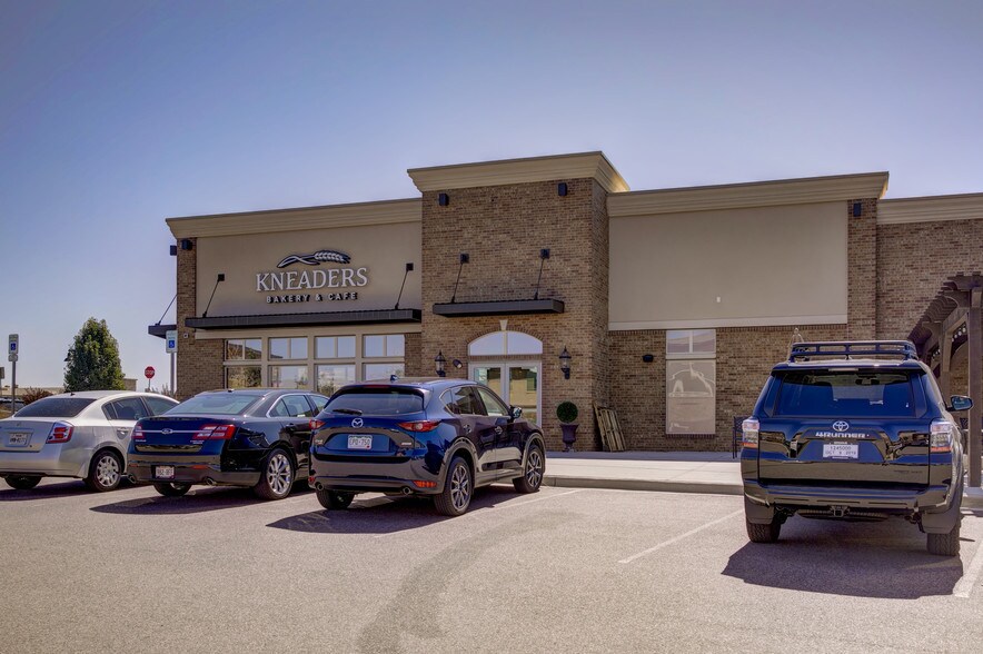 More Photos Of 9846 Zenith Meridian Dr, Englewood Restaurant For Lease