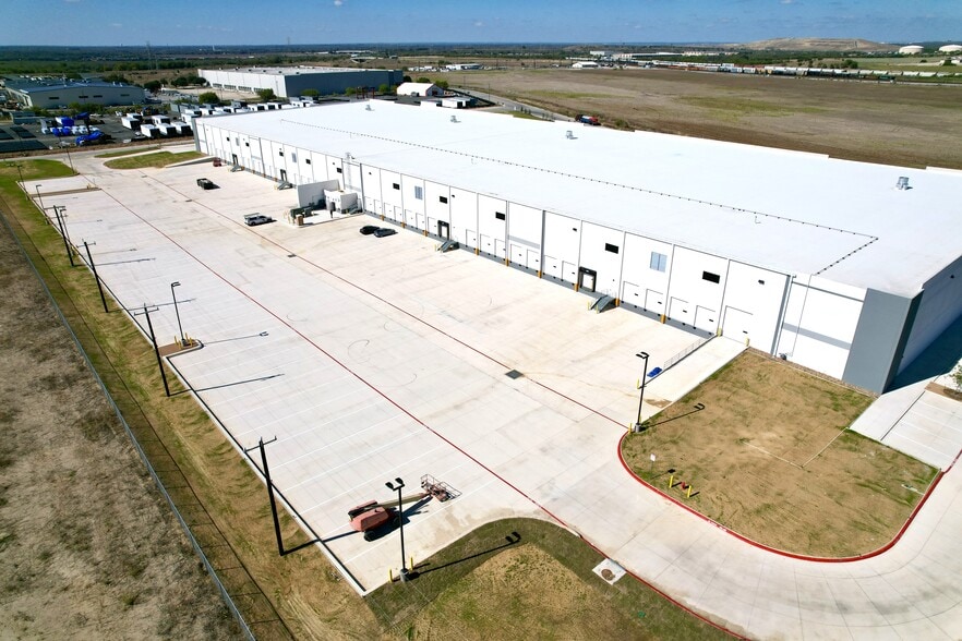 More Photos Of 5390 Freeport Rd, Von Ormy Manufacturing For Lease