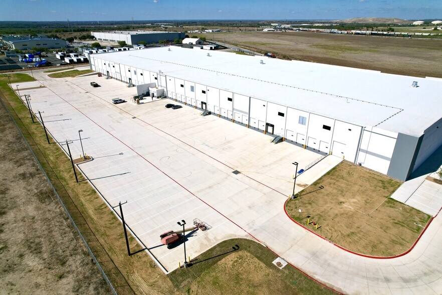 More Photos Of 5390 Freeport Rd, Von Ormy Manufacturing For Sale