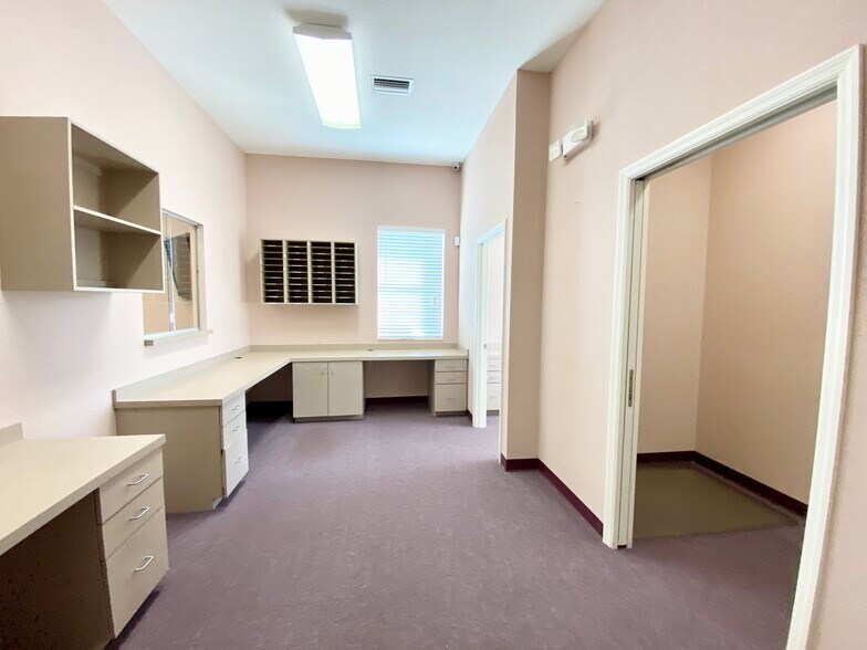More Photos Of 929 N US Hwy 27/441, Lady Lake Medical For Lease