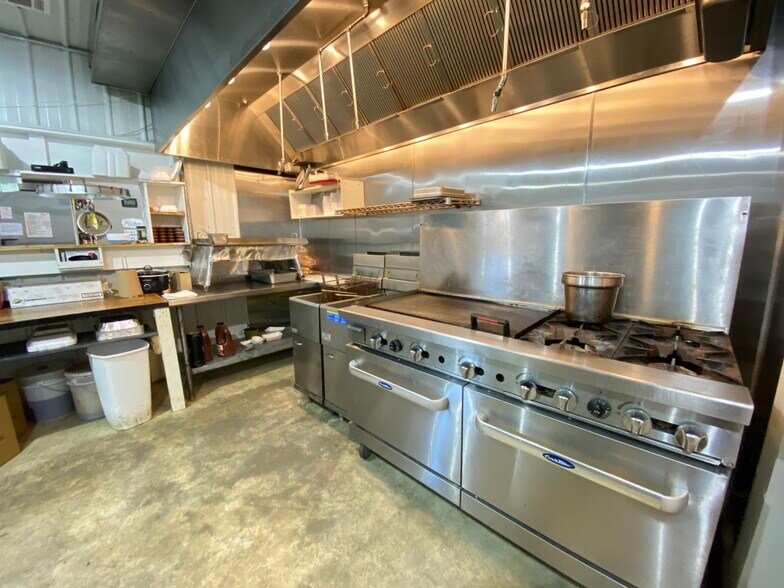 More Photos Of 5 Jo Jo St, Hardy Restaurant For Sale
