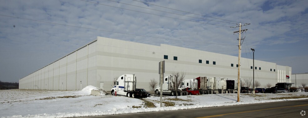 More Photos Of 29 W Gateway Commerce Dr, Edwardsville Distribution For Lease