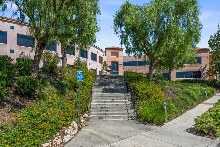 More Photos Of 555 St Charles Dr, Thousand Oaks Office For Lease