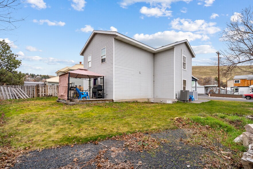 More Photos Of 140 S Chase St, Heppner Apartments For Sale