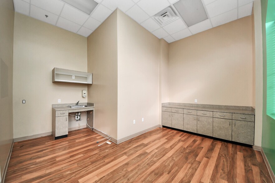 More Photos Of 3521 Town Center Blvd, Sugar Land Medical For Lease