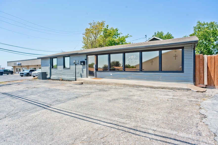 More Photos Of 3109 Roberts Cut Off Rd, Fort Worth Office For Lease