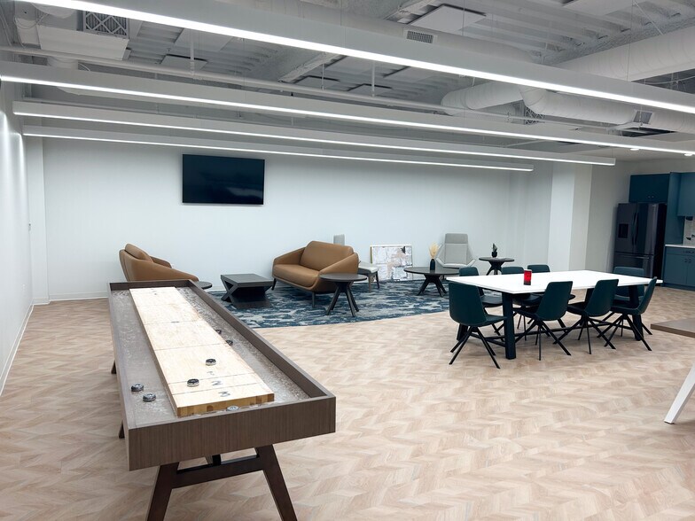 More Photos Of 8415 Allison Pointe Blvd, Indianapolis Office For Lease