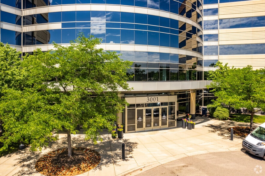 More Photos Of 3001 NE Broadway St, Minneapolis Office For Lease
