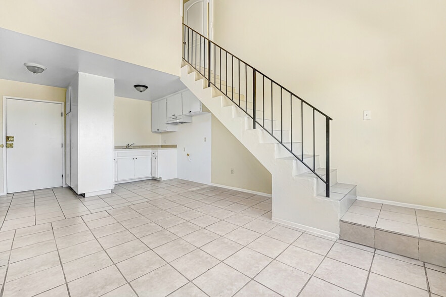 More Photos Of 2505 Hancock St, Los Angeles Apartments For Sale