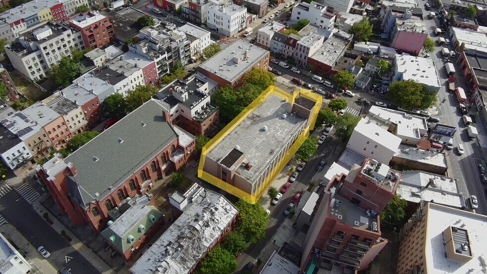 More Photos Of 11 Catherine St, Brooklyn Schools For Lease