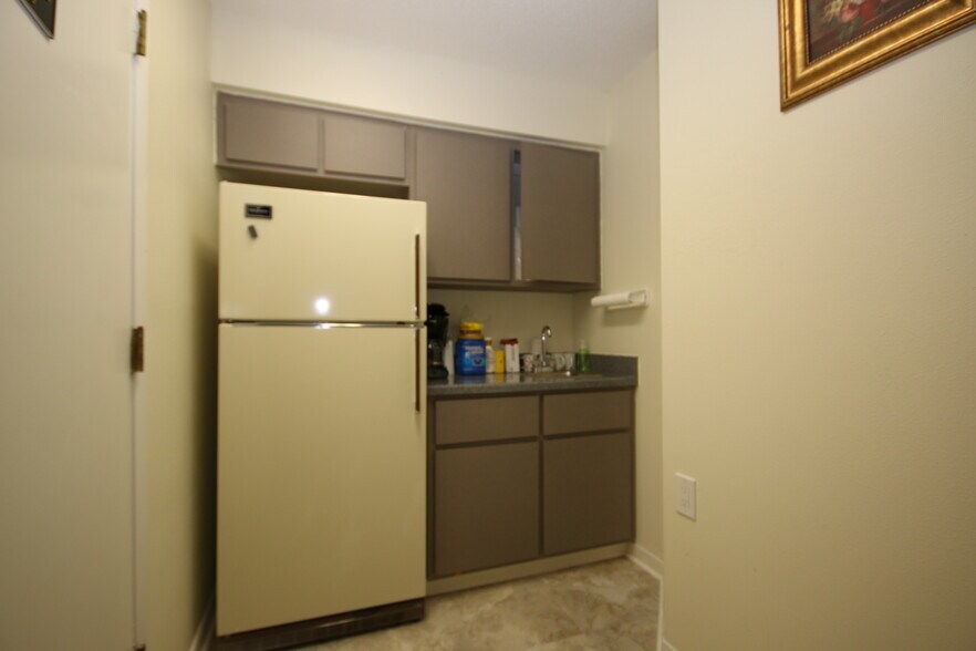 More Photos Of 561 S Duncan Ave, Clearwater Medical For Sale