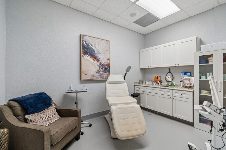 More Photos Of 6730 W Linebaugh Ave, Tampa Office For Sale
