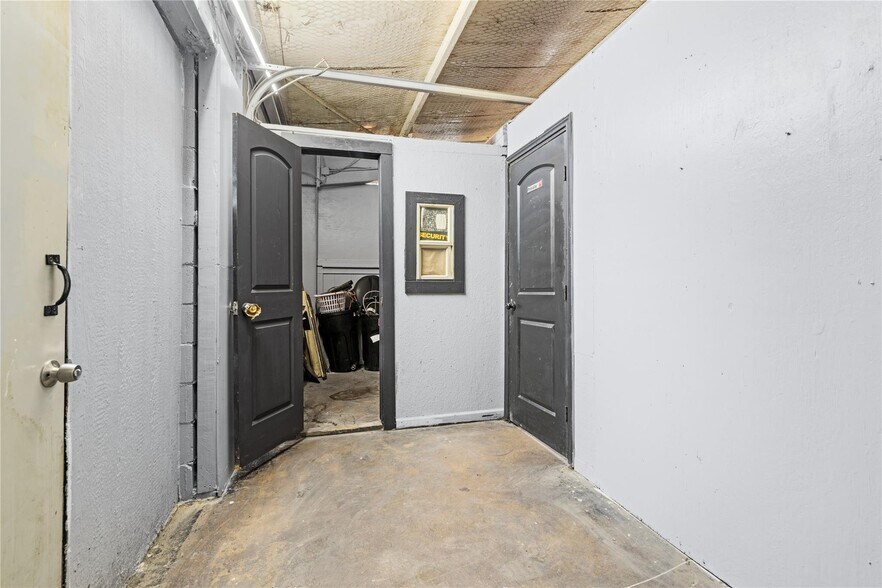 More Photos Of 125 Burrell Dr, Dallas Service For Lease