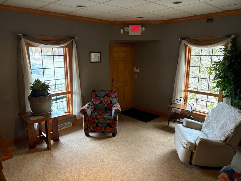 More Photos Of 304 N Rapids Rd, Manitowoc Freestanding For Lease