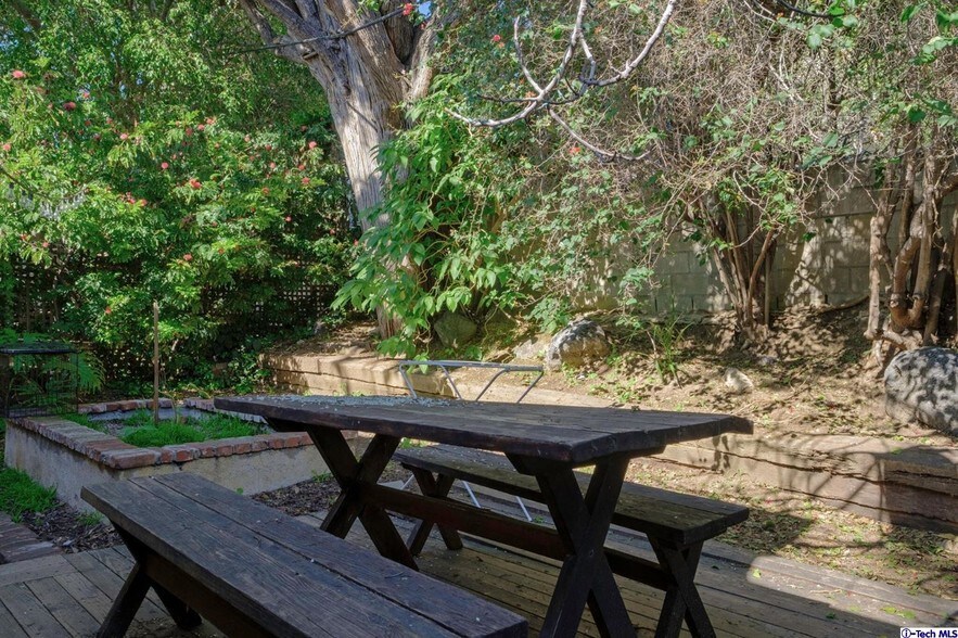 More Photos Of 3201 Hamilton Way, Los Angeles Apartments For Sale