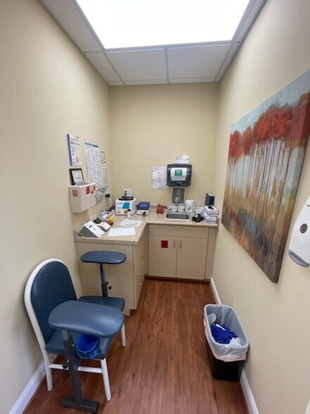 More Photos Of 5100 Bernard Dr, Roanoke Medical For Sale