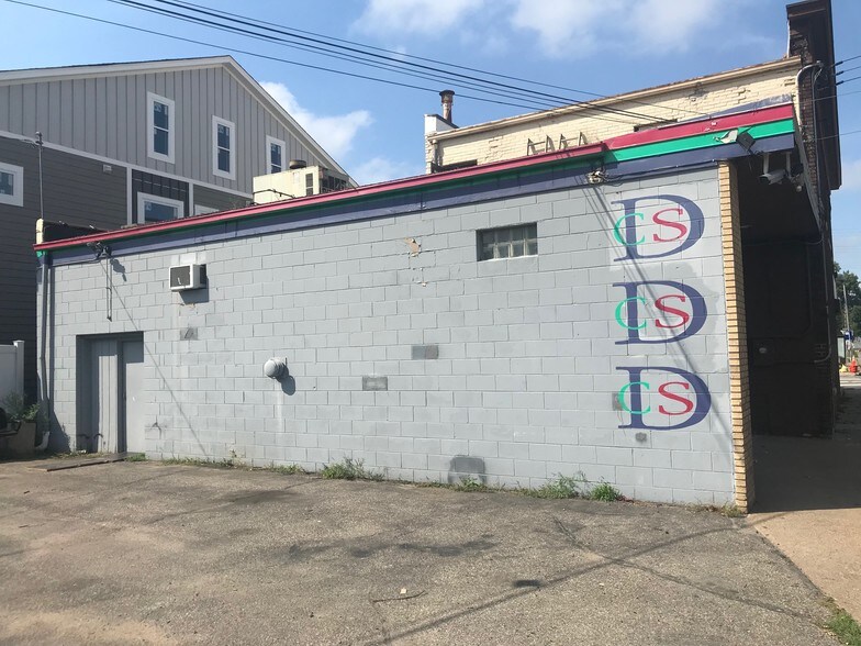 More Photos Of 2427 2nd St NE, Minneapolis General Retail For Sale
