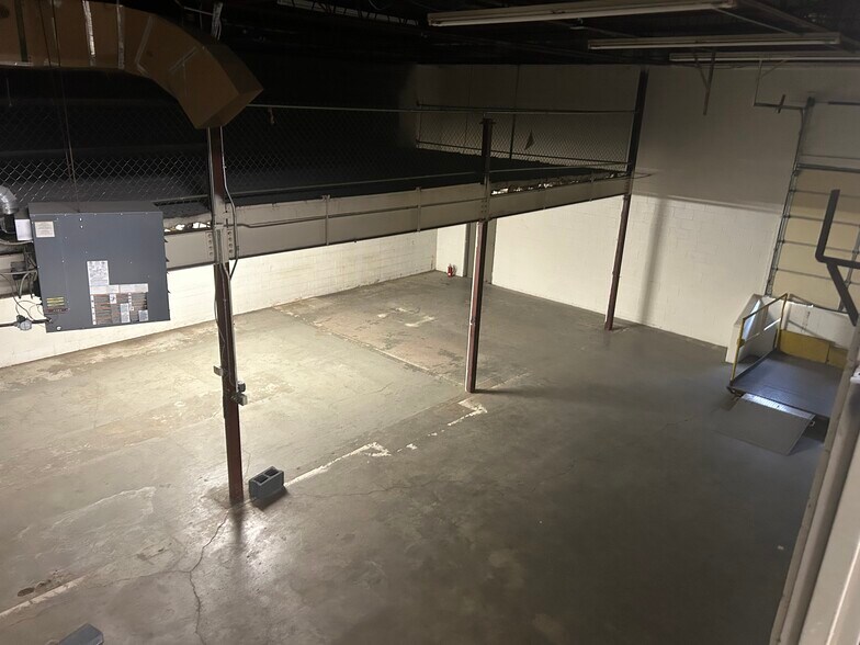 More Photos Of 630 Maryland Ave, Charleston Warehouse For Sale