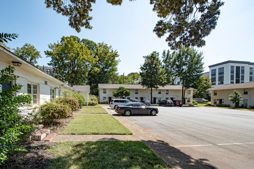 More Photos Of 321 S Gardner Ave, Charlotte Multifamily For Sale