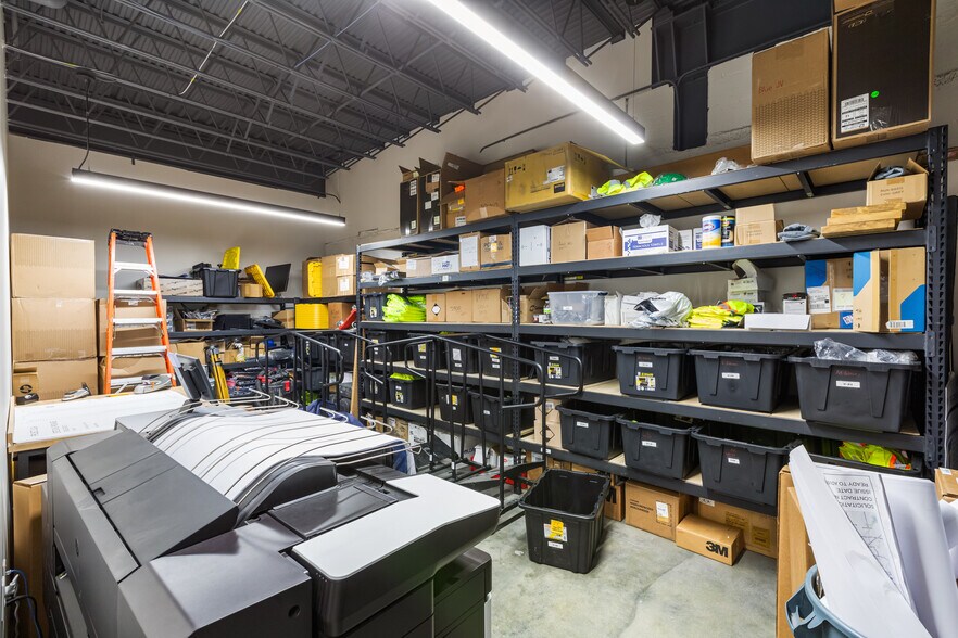 More Photos Of 1217 W 12th St, Kansas City Flex For Lease