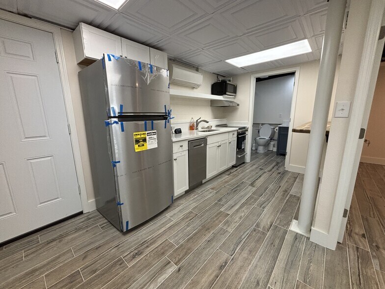 More Photos Of 2070 N Palafox St, Pensacola Movie Radio TVStudio For Lease