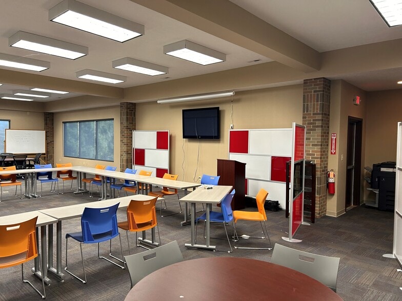 More Photos Of 1800 Union St, Lafayette Office For Sale