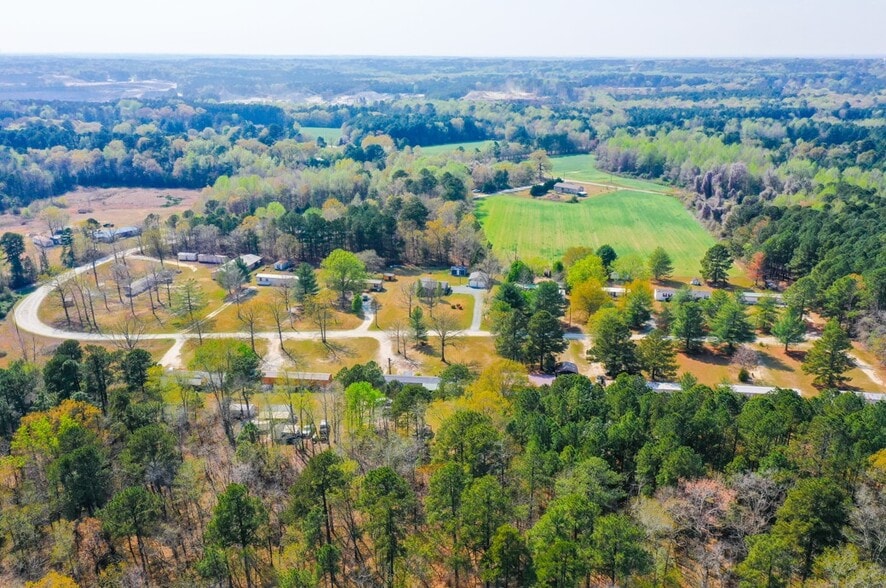 More Photos Of 370 Star Ln, Sanford Multifamily For Sale