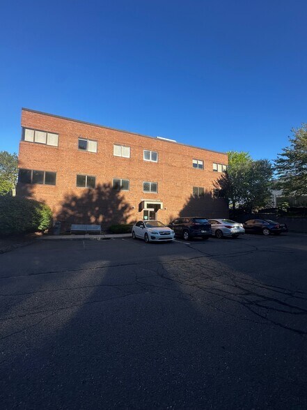 More Photos Of 546 Cromwell Ave, Rocky Hill Medical For Sale