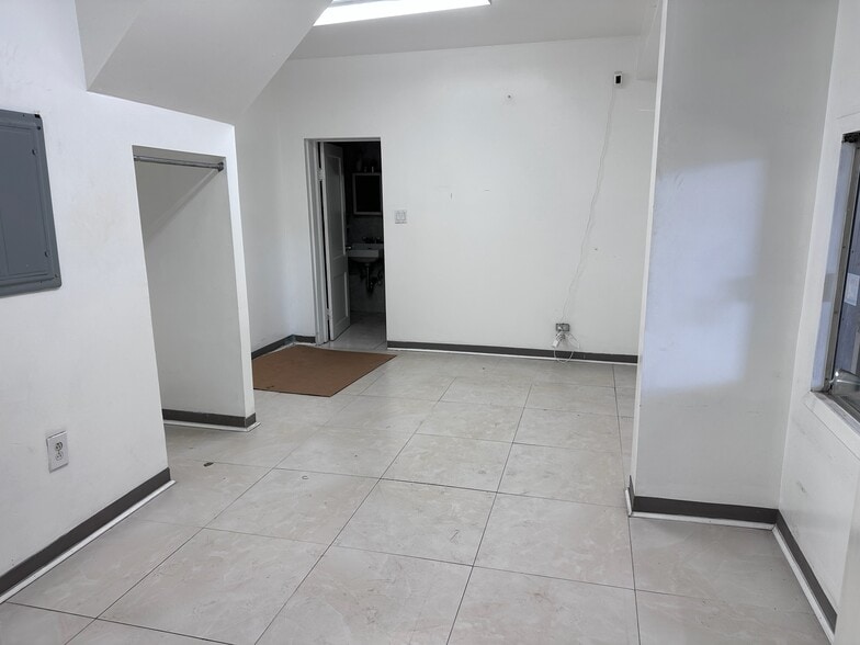 More Photos Of 3367-3369 55th St, Woodside Warehouse For Lease