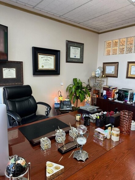 More Photos Of 420 S Dixie Hwy, Coral Gables Loft Creative Space For Sale