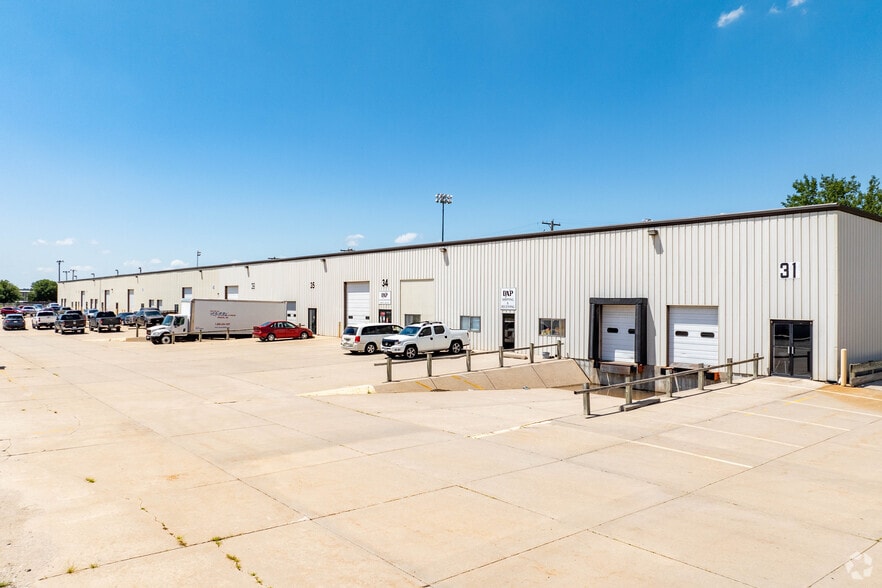More Photos Of 4817 N 56th St, Lincoln Manufacturing For Lease